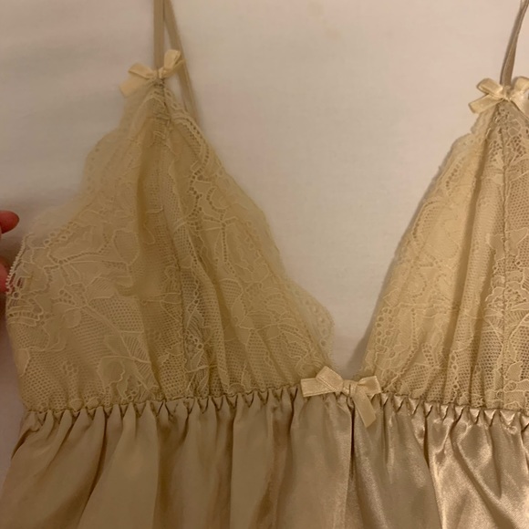 Vintage gold top. - Picture 3 of 3